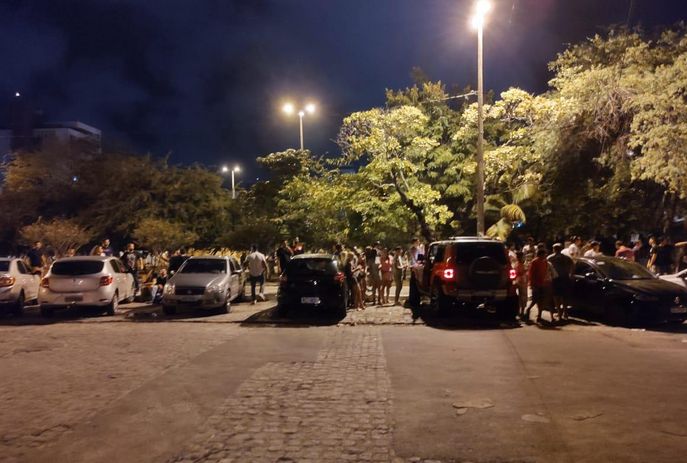 csm WhatsApp Image 2020 10 24 at 08.46.37 bf562f9b6b - Moradores denunciam aglomeração durante a madrugada na Praça da Paz, em João Pessoa; VEJA VÍDEO