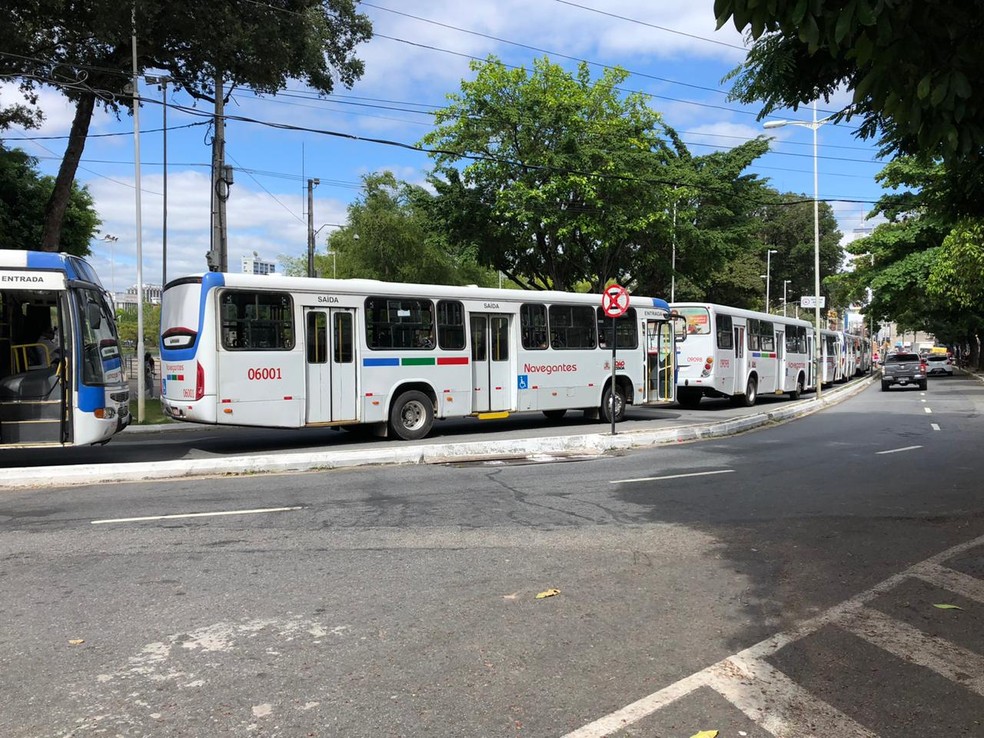 paralisacao onibus - Em meio à 10 reivindicações, motoristas de ônibus em JP deflagram greve nesta terça-feira