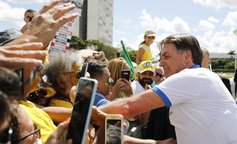 Bolsonaro 1 1 - Bolsonaro perde o monopólio das ruas e amplia desgaste do governo - Por Nonato Guedes