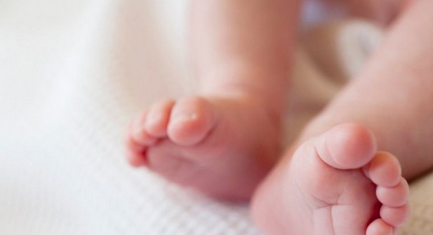 bebe - Bebê de dois meses que tomou vacina contra Covid no lugar da pentavalente tem convulsões, diz família