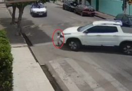 Que susto! Vídeo mostra bebê atingido pelo carro do pai em Alagoas