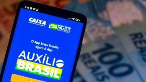 Auxilio Brasil App 300x169 - Bolsonaro quer piso do Auxílio Brasil em R$ 600 antes das eleições