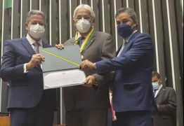 HOMENAGEM DA CÂMARA: Efraim Morais recebe Medalha Mérito Legislativo: “motivo de orgulho e o reconhecimento de muito trabalho pela Paraíba”