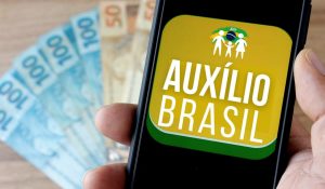 auxilio brasil 1 300x175 - Auxílio Brasil e Auxílio Gás são pagos a partir desta terça-feira (18)