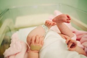 bebe sinal nascenca 300x199 - Bebê de 11 meses morre vítima de afogamento no Sertão da Paraíba