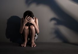 Mãe negocia filha de 10 anos com pastor e os dois são presos suspeitos de estupro