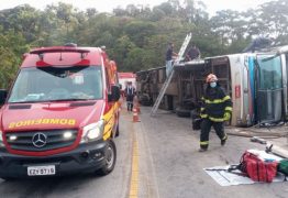 Ônibus tomba e deixa seis mortos e dezenas de feridos em São Paulo