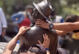 Homenagem: Paulo Gustavo e sua personagem Dona Hermínia ganham estátuas em Niterói