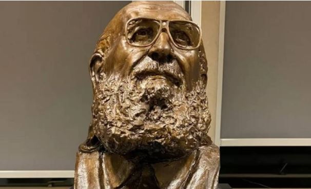 pff - Paulo Freire é o primeiro brasileiro a ganhar estátua em Universidade de Cambridge