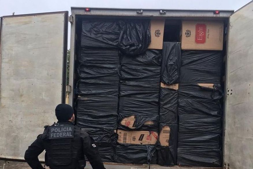 caminhao transportava 850 caixas de cigarros contrabandeados do paraguai foto divulgacao policia federal - LOBOS 2: PF deflagra operação contra crimes de pedofilia e pornografia infantil e cumpre mandado em João Pessoa