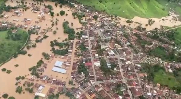 chuvas bahia - Número de cidades com comunidades embaixo d'água é de 37; 18 pessoas já morreram após chuvas