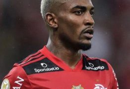 Jogador do Flamengo se pronuncia sobre acidente que resultou em morte de ciclista