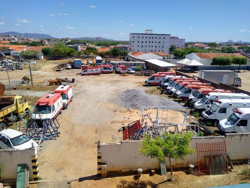 patio veiculos - Prefeitura de Patos realizará leilão de veículos inservíveis e sucata no dia 11 de janeiro