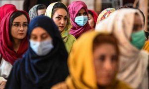 x94517906 afghan women take part in a gathering at a hall in kabul on august 2 2021 against the c.jpg.pagespeed.ic .sowtmiz2i2 300x180 - Talibã decreta que mulheres afegãs devem consentir com casamento: "Não é uma propriedade"