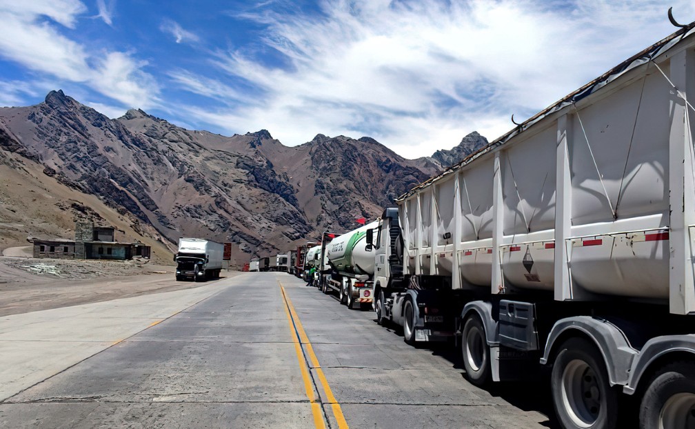 000 9wg2kl - Testes de Covid causam fila de quase 2 mil caminhões na fronteira da Argentina com o Chile