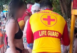 AFOGAMENTO 300x206 - Bombeiros resgatam 11 turistas de afogamento na Praia de Coqueirinho