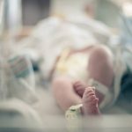 bebc3aa 150x150 - Bebê de 4 meses diagnosticada com covid-19 morre em hospital