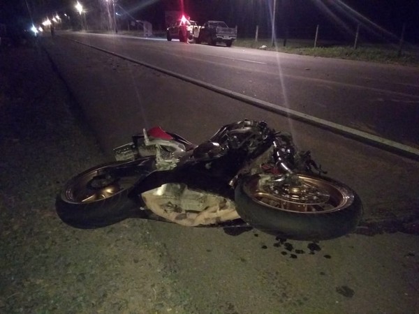 moto - Adolescente de 16 anos que pilotava moto morre ao colidir em cavalo