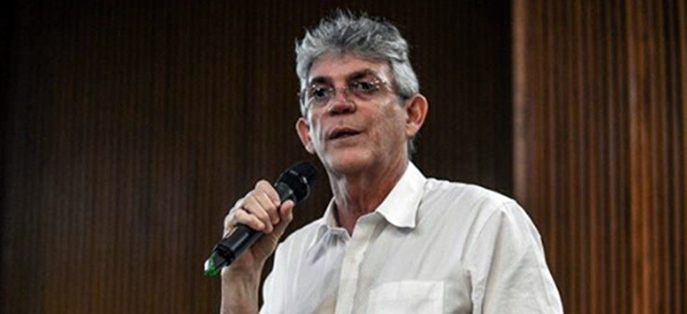 ricardo coutinho psb e1643115957245 - Ricardo Coutinho critica Bolsonaro e recebe apoio de vereadores da oposição de Aroeiras em encontro com a população