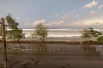 Tsunami atinge Tonga após erupção de vulcão submarino – VEJA VÍDEO