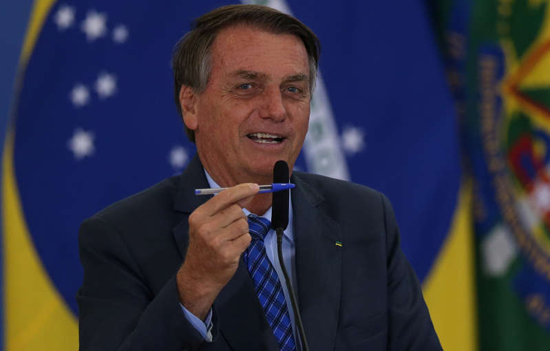 AATtQ4b - Bolsonaro assina portaria que oficializa reajuste para professores