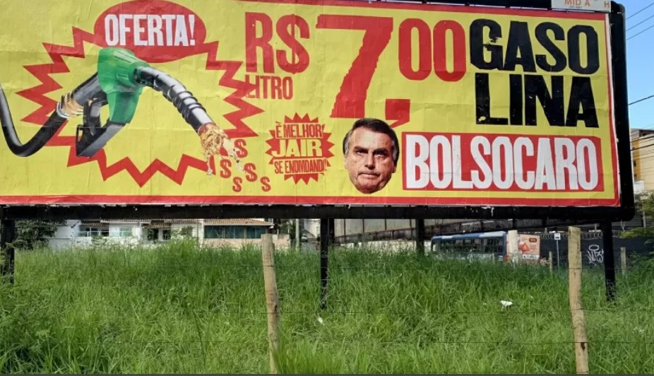 imagem 2022 02 08 193515 - Atrás de Lula nas pesquisas,  Bolsonaro quer reduzir preços dos combustíveis, armando bomba fiscal eleitoral com gasolina, alerta senador