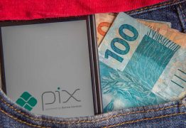 Dinheiro ainda é favorito em pagamento de quem usa Pix, diz pesquisa