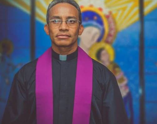 padre - Único padre exorcista do DF é proibido de atuar pela Arquidiocese