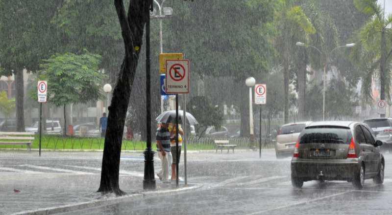 chuvas jp 2 - Inmet emite alerta de perigo potencial de chuvas intensas em João Pessoa e mais 192 municípios da Paraíba