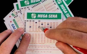 mega sena 1 1024x640 1 300x188 - Mega-Sena sorteia prêmio acumulado em R$ 55 milhões nesta quarta-feira