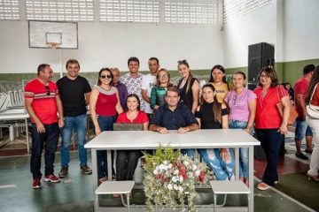 3 PHOTO 2022 04 20 14 29 24 360x240 - Prefeitura entrega conjuntos de mesas de refeitórios para escolas da rede municipal de São José de Piranhas