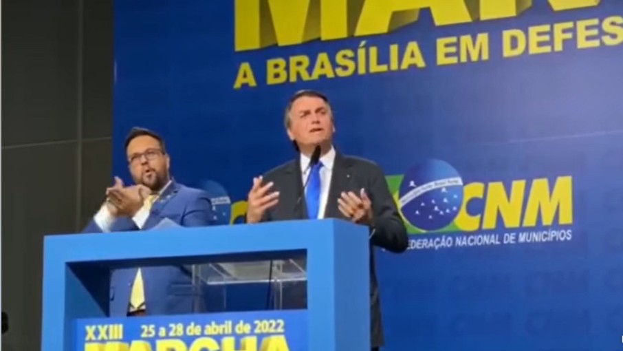 Capturar 64 - "Mito": Jair Bolsonaro é ovacionado por 4 mil prefeitos durante discurso em evento de Brasília - VEJA VÍDEO