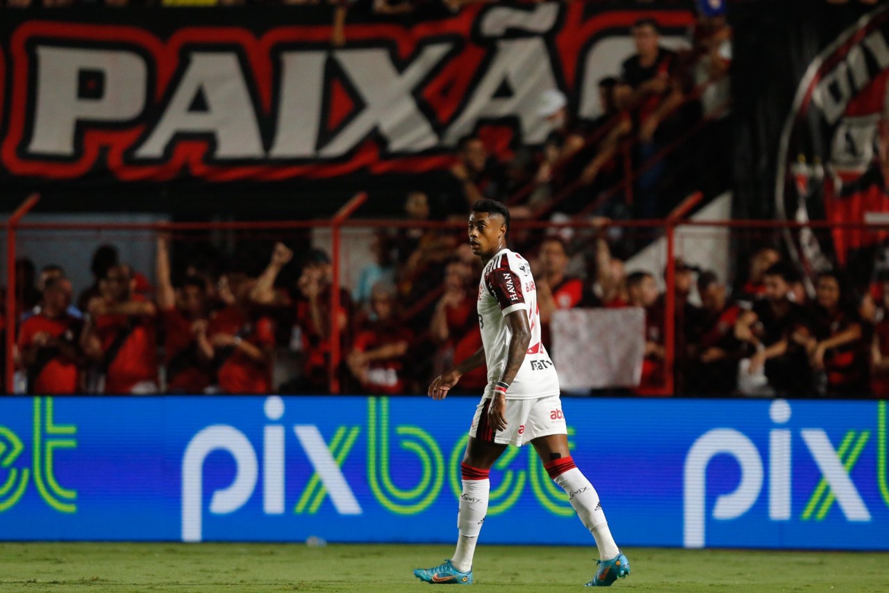 bruno henrique flamengo - Em jogo movimentado, Atlético-GO e Flamengo estreiam no Campeonato Brasileiro com empate em 1 a 1