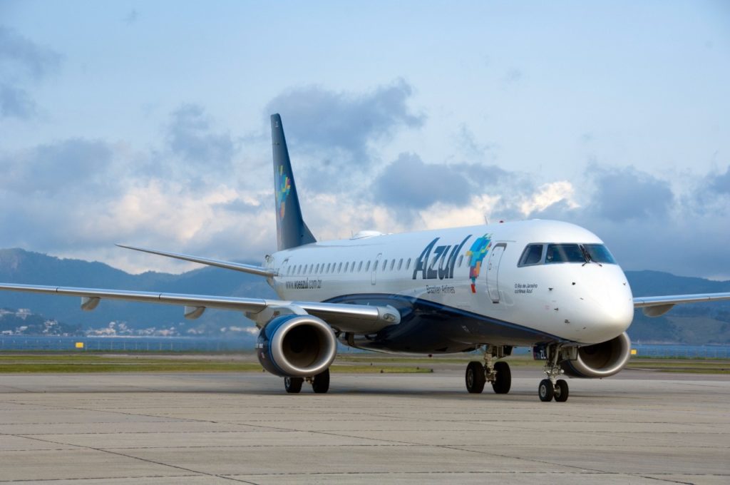 Azul E190 PR AZL 21120901 1024x680 1 - SUSTO: Incidente que causou estouro de pneu de avião da Azul durante pouso, leva companhia a cancelar decolagem no aeroporto de Campina Grande 