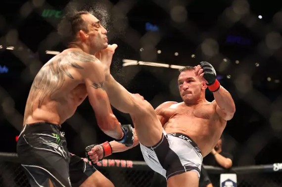 Captura de tela 2022 05 09 153400 - Lutador de UFC fica irreconhecível ao levar chute no rosto e chama atenção da web; confira