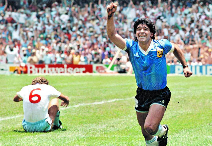 Maradona vs england - Camisa usada por Maradona no gol 'La Mano de Dios' é leiloada por R$ 44 milhões; filha diz que não é a original