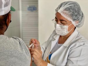 Vacina contra Covid 300x225 - João Pessoa disponibiliza todas as doses dos imunizantes contra a Covid-19