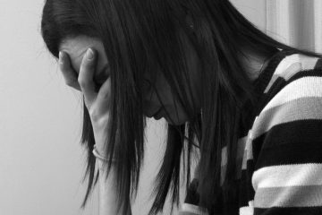 Depressão pós-parto afeta 1/4 das mulheres; rede de apoio ajuda a reduzir estresse