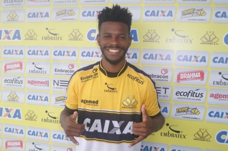 erick flores e nova opcao para o meio campo do tigre - Ex-jogador do Flamengo é preso após final de jogo, por não pagamento de pensão