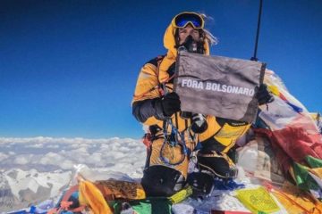 f960x540 81765 155840 0 360x240 - DO LUGAR MAIS ALTO DO PLANETA: brasileiro chega ao topo do Monte Everest e abre faixa “Fora Bolsonaro”