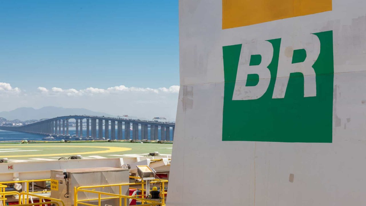 naom 5fa29d39f167b scaled - Bolsonaro diz que Petrobras vai causar 'convulsão nacional' se subir combustíveis