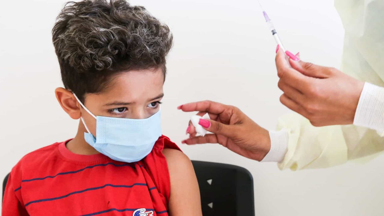naom 61e6994a2b3ef scaled - IMUNIZAÇÃO: Brasil vacina mais de 12 milhões de crianças com ao menos uma dose contra covid