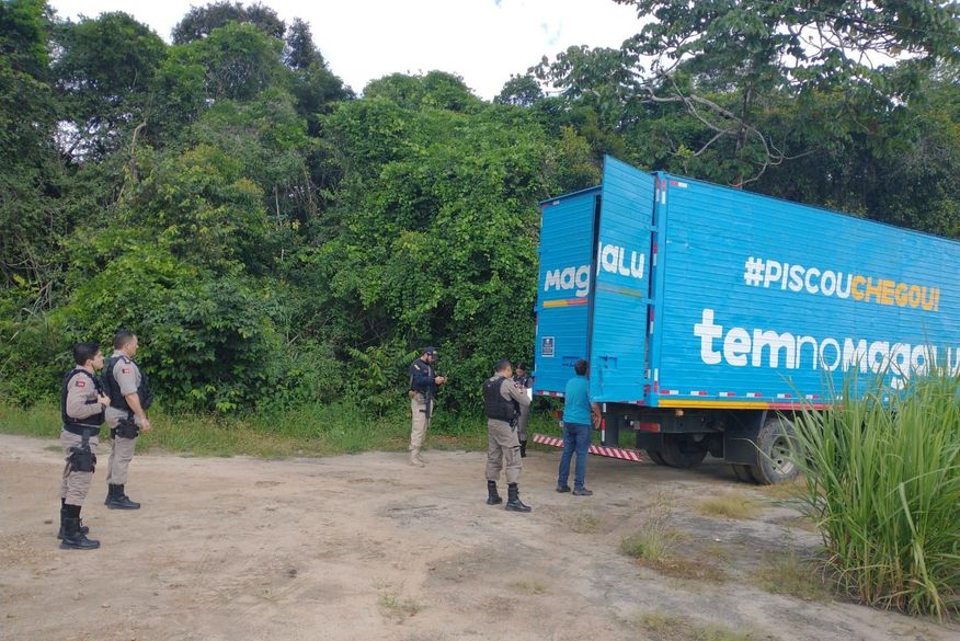 save 20220505 073202 - Operação recupera caminhão roubado da Magazine Luiza encontrado na BR-101