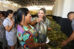 966bc711 966b 43ae 8c01 0eec443b7c00 300x200 - Prefeitura de Conde realiza distribuição de milho para as famílias cadastradas no CRAS