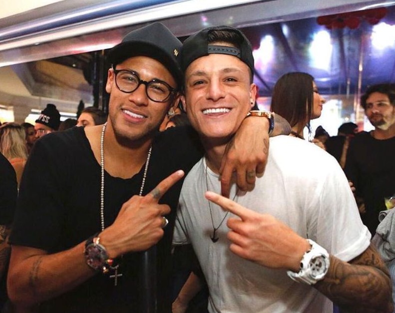 AnyConv.com  Neymar e Lucas Crispim - Neymar sai em defesa de amigo, afastado pelo Fortaleza após comemorar festa de aniversário