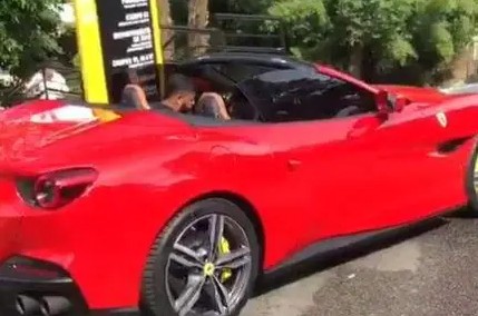 FERRARI HULK - Paraibano Hulk aparece com Ferrari avaliada em R$ 3 milhões - VEJA VÍDEO