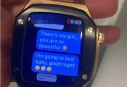 Mulher descobre traição ao flagrar mensagens no relógio digital do namorado 