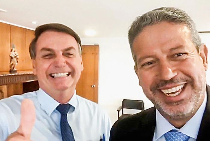 bolsonaro - Bolsonaro te enganou e agora, junto ao Centrão, mira golpe fatal na Constituição - Por Marcos Thomaz