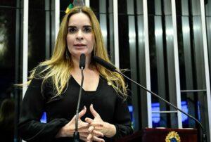 csm daniella ribeiro senado 8ae98aed41 300x202 - Nas redes sociais, Daniella Ribeiro confirma apoio à reeleição de João Azevêdo