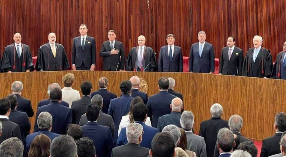 Capturar 53 - Posse como presidente do TSE: Diante de Bolsonaro, Moraes fala em respeito às urnas eletrônicas e à democracia